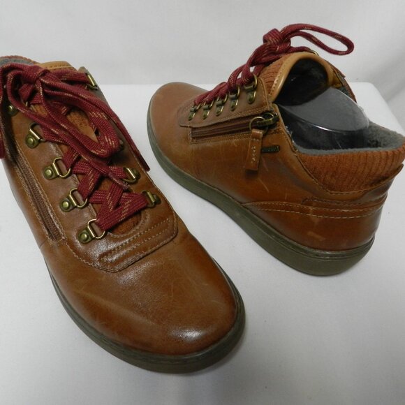 Clarks Women Nalle Leather Fleece lined Waterproof ankle zip boots Size Sz 8.5 - Picture 1 of 11